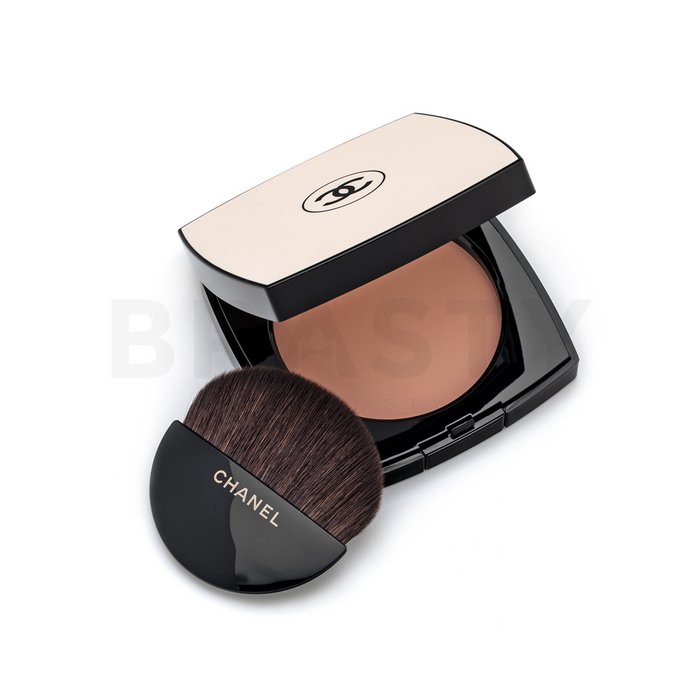 Chanel Les Beiges Poudre Belle Mine Naturelle Nr.10 pudră pentru o pile luminoasă și uniformă 12 g brasty.ro imagine noua